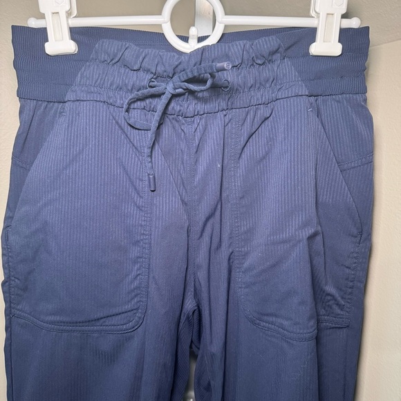 Lululemon Beyond the Studio Crop *Swift Fabric Size 4 True Navy - Picture 2 of 4